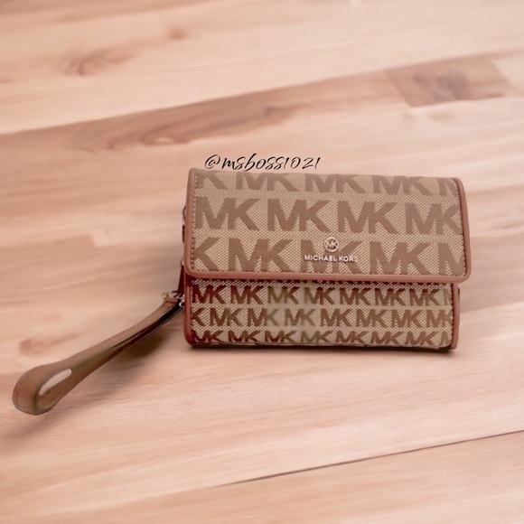 Michael Kors Beige/Luggage MK Lg Phone Wallet BRAND NEW - Picture 1 of 4